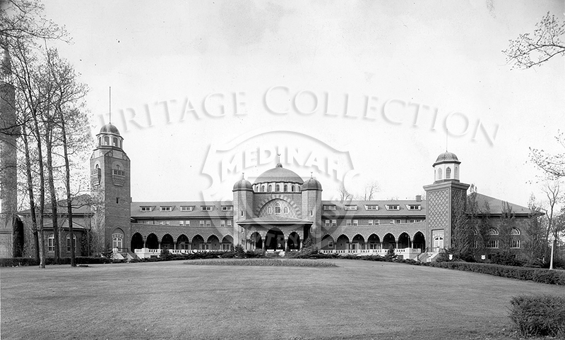 Front view of Medinah Country Club clubhouse.