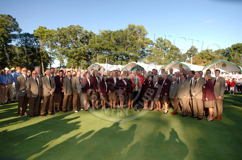 Medinah Country club Staff with Tiger Woods after the 88th PGA Championship in Medinah, Illinois. Sunday, August 20, 2006. Photographer: Montana Pritchard